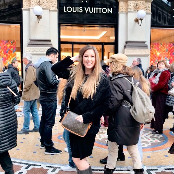 Hangout with me in my Closet! - Picture 3 of 5